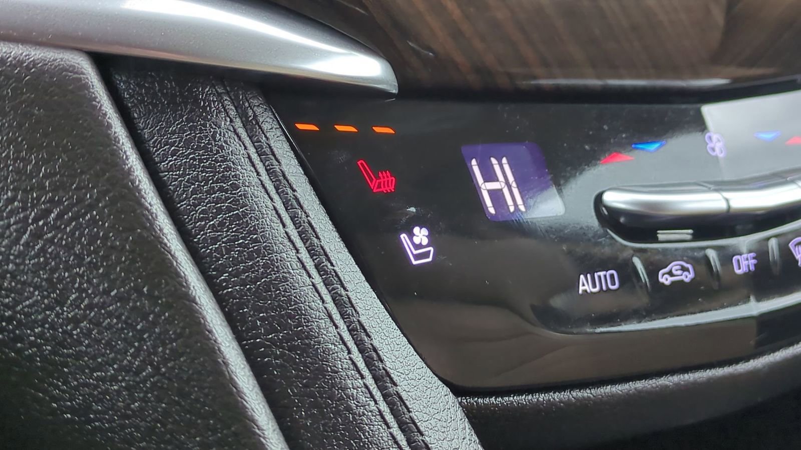 Used 2021 Cadillac XT6 Sport w/ LPO, ONYX Package image 38