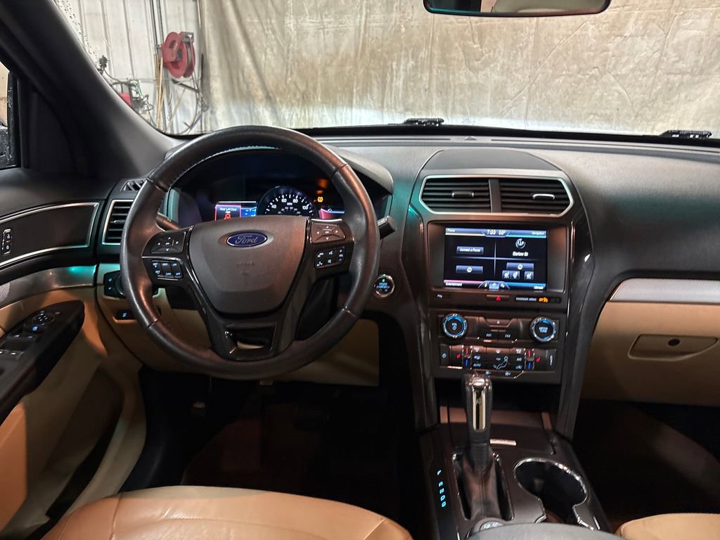 Used 2016 Ford Explorer XLT w/ Equipment Group 202A AWD/4WD image 17