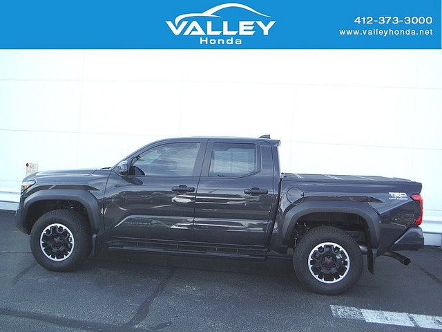 Used 2025 Toyota Tacoma TRD Off-Road AWD/4WD image 2