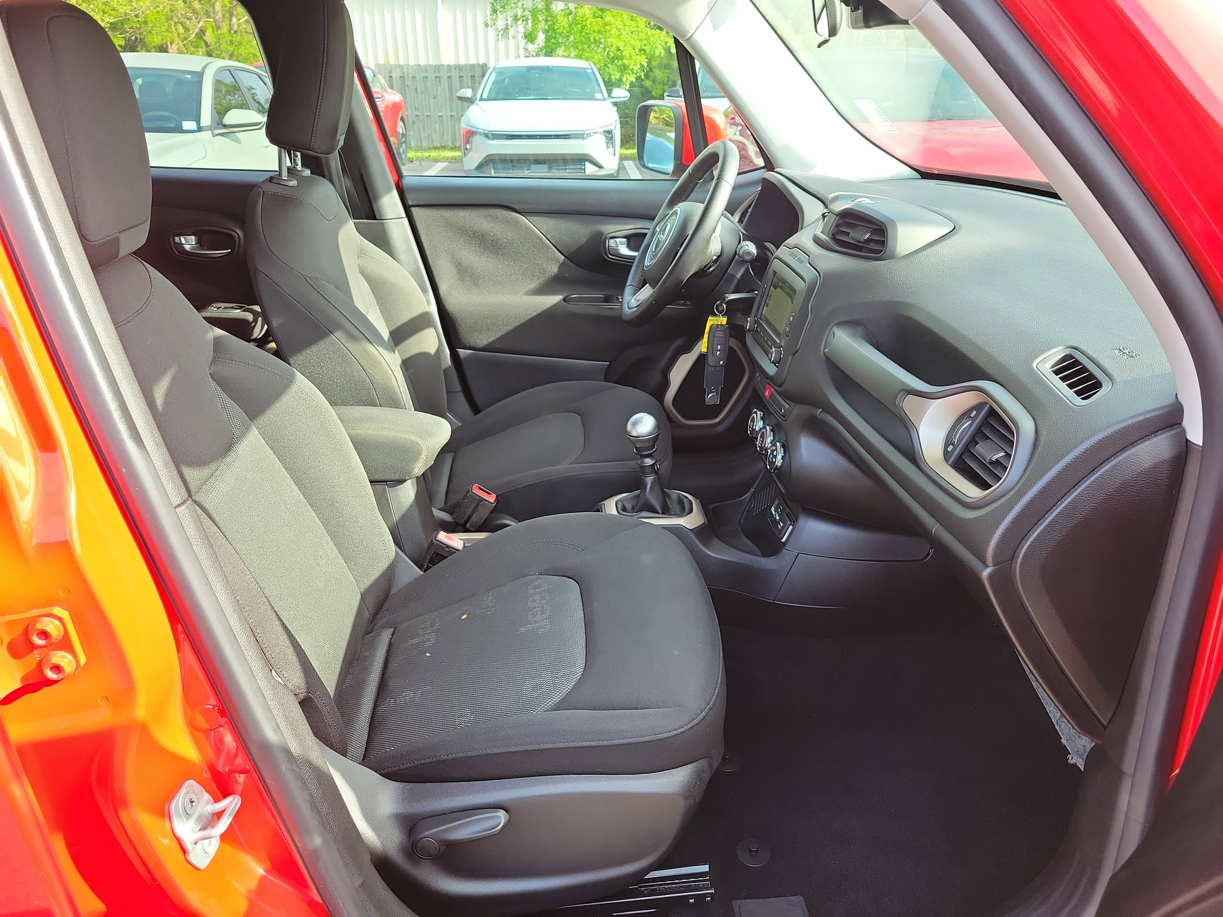 Used 2015 Jeep Renegade Latitude w/ Cold Weather Group II image 7