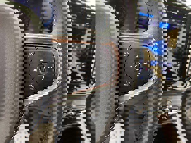 Used 2023 Volvo XC40 B5 Plus w/ Driver Assist Package AWD/4WD image 17