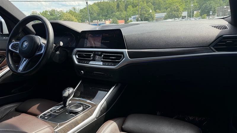 Used 2020 BMW 330i xDrive Sedan w/ M Sport Package AWD/4WD image 40