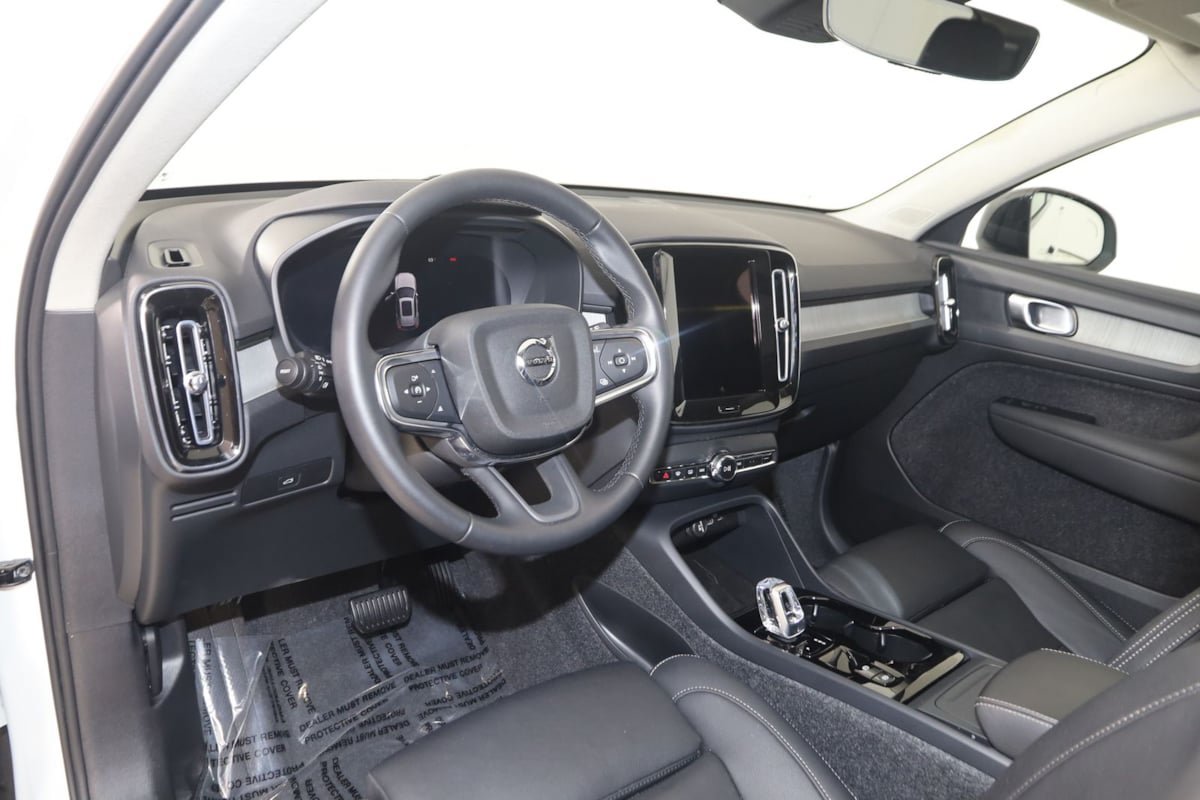 Used 2026 Volvo XC40 B5 Plus AWD/4WD image 26