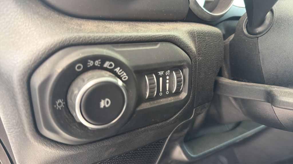 Used 2020 Jeep Wrangler Sport AWD/4WD image 19