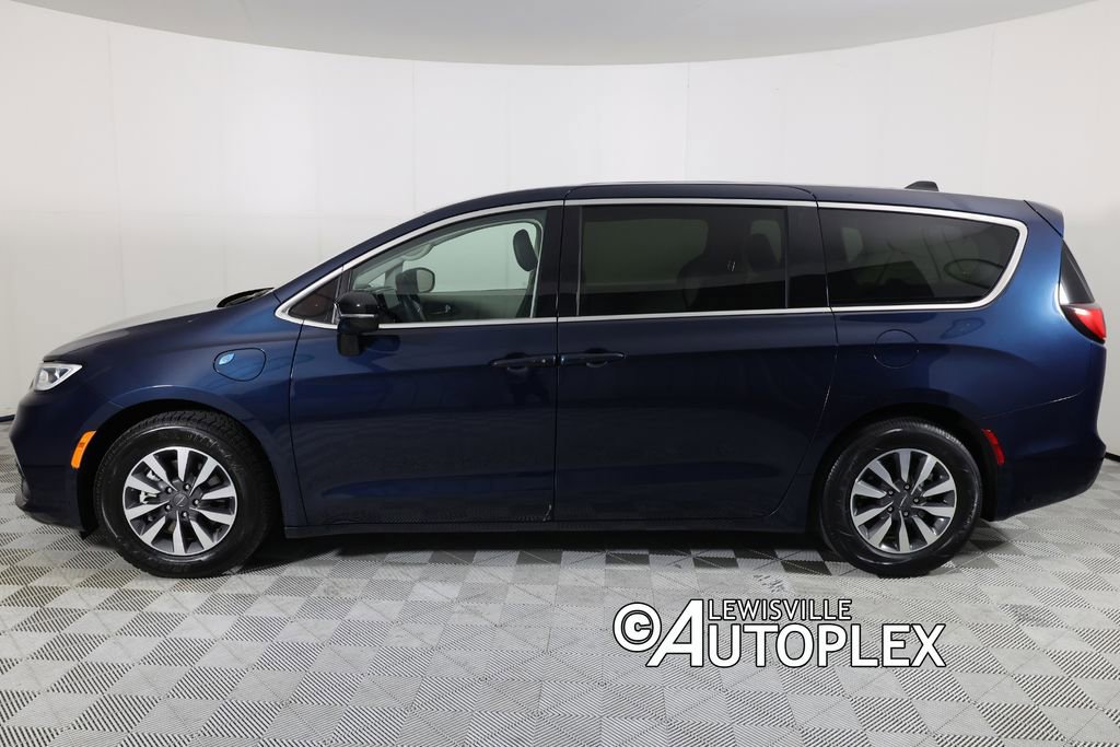 Used 2024 Chrysler Pacifica Select image 8