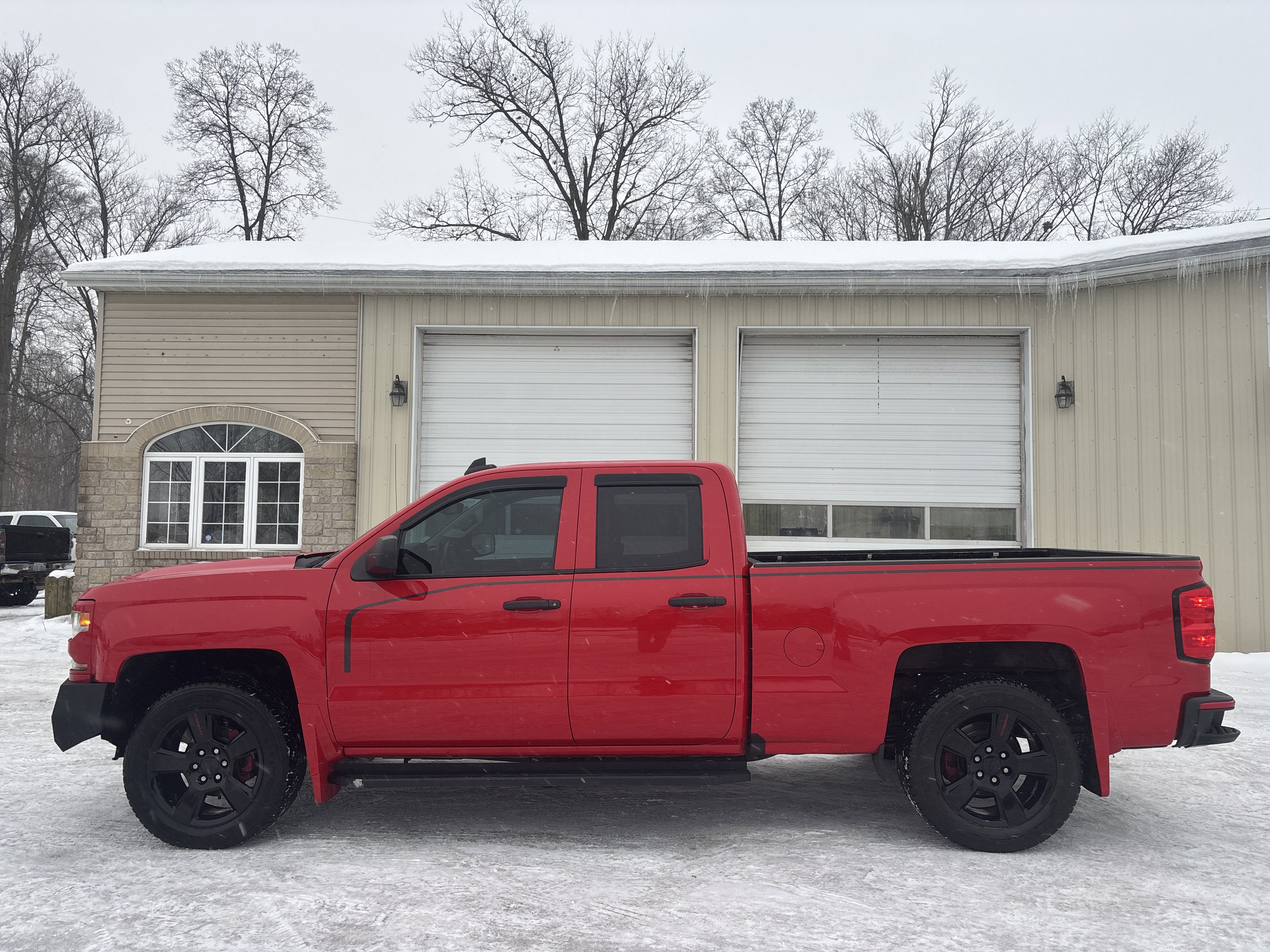 Used 2018 Chevrolet Silverado 1500 Custom image 8