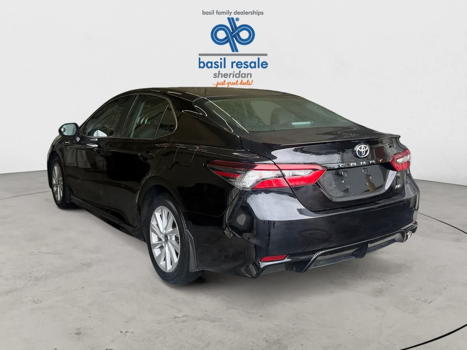 Used 2024 Toyota Camry SE FWD image 3
