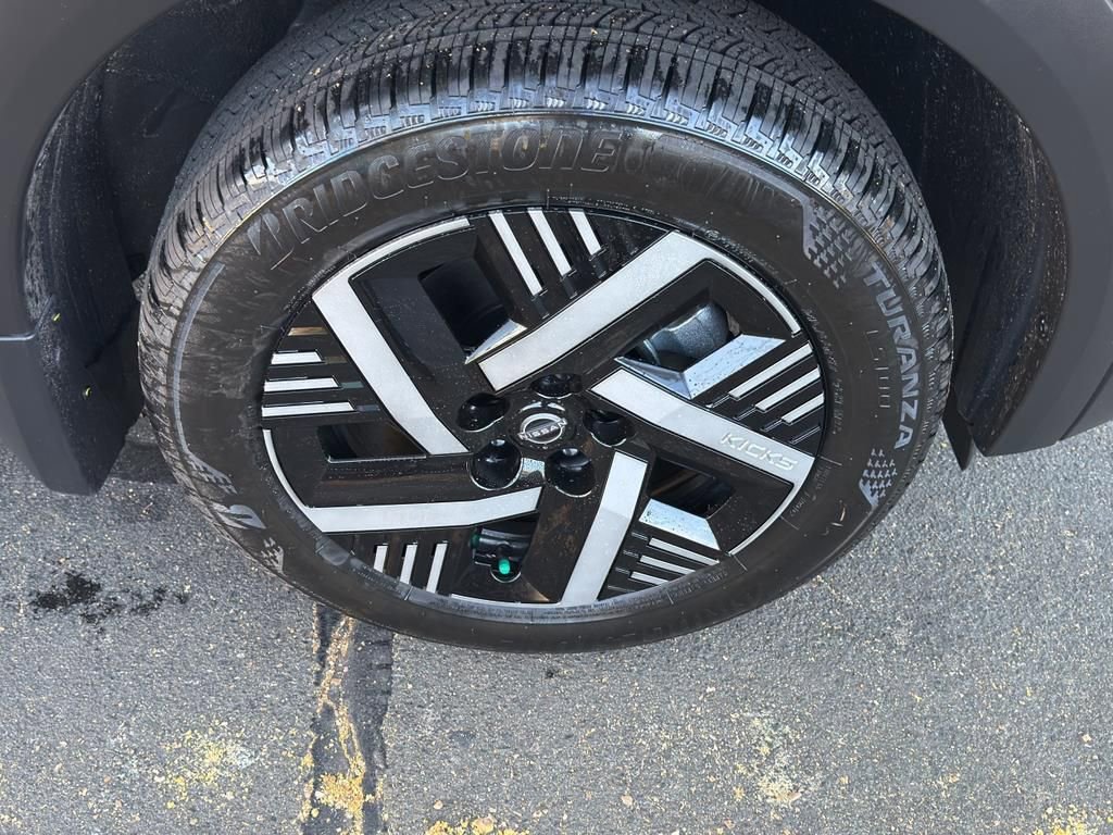 New 2026 Nissan Kicks SV image 9