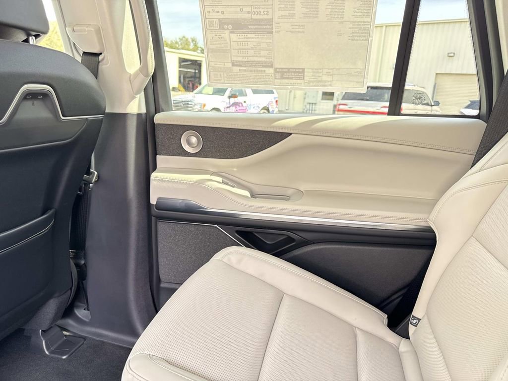 New 2026 Lincoln Navigator Reserve w/ Jet Appearance Package image 16