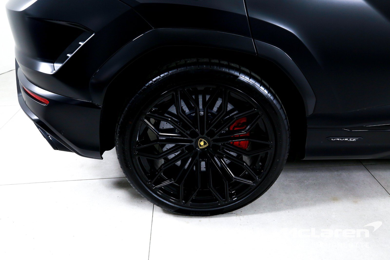 Used 2025 Lamborghini Urus SE AWD/4WD image 38