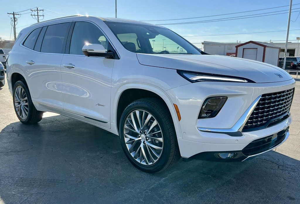 Used 2025 Buick Enclave Avenir w/ Super Cruise Package image 6