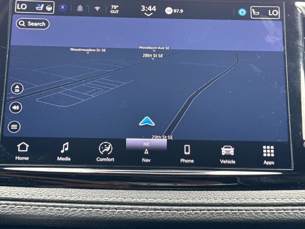 Used 2025 Chrysler Pacifica Limited FWD image 25