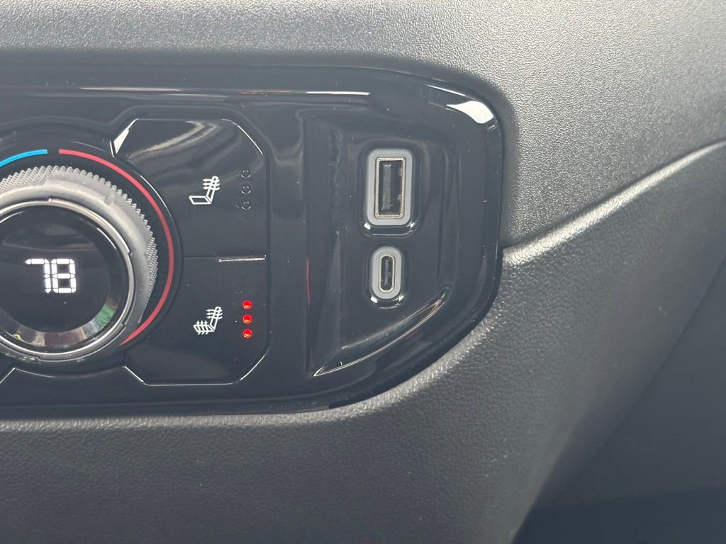 Used 2023 Chevrolet Silverado 1500 LT image 27