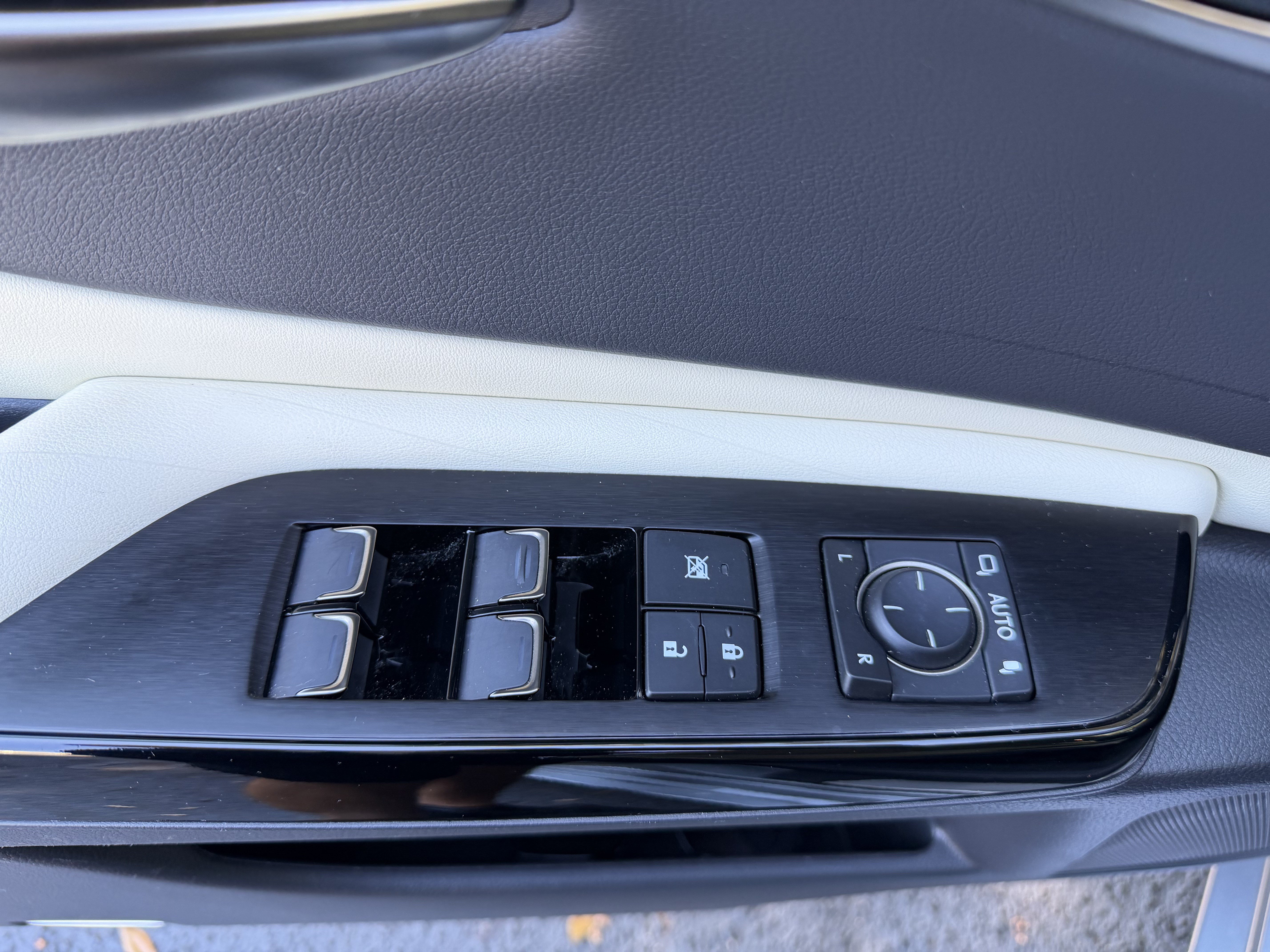 Used 2022 Lexus ES 300h Ultra Luxury FWD image 14