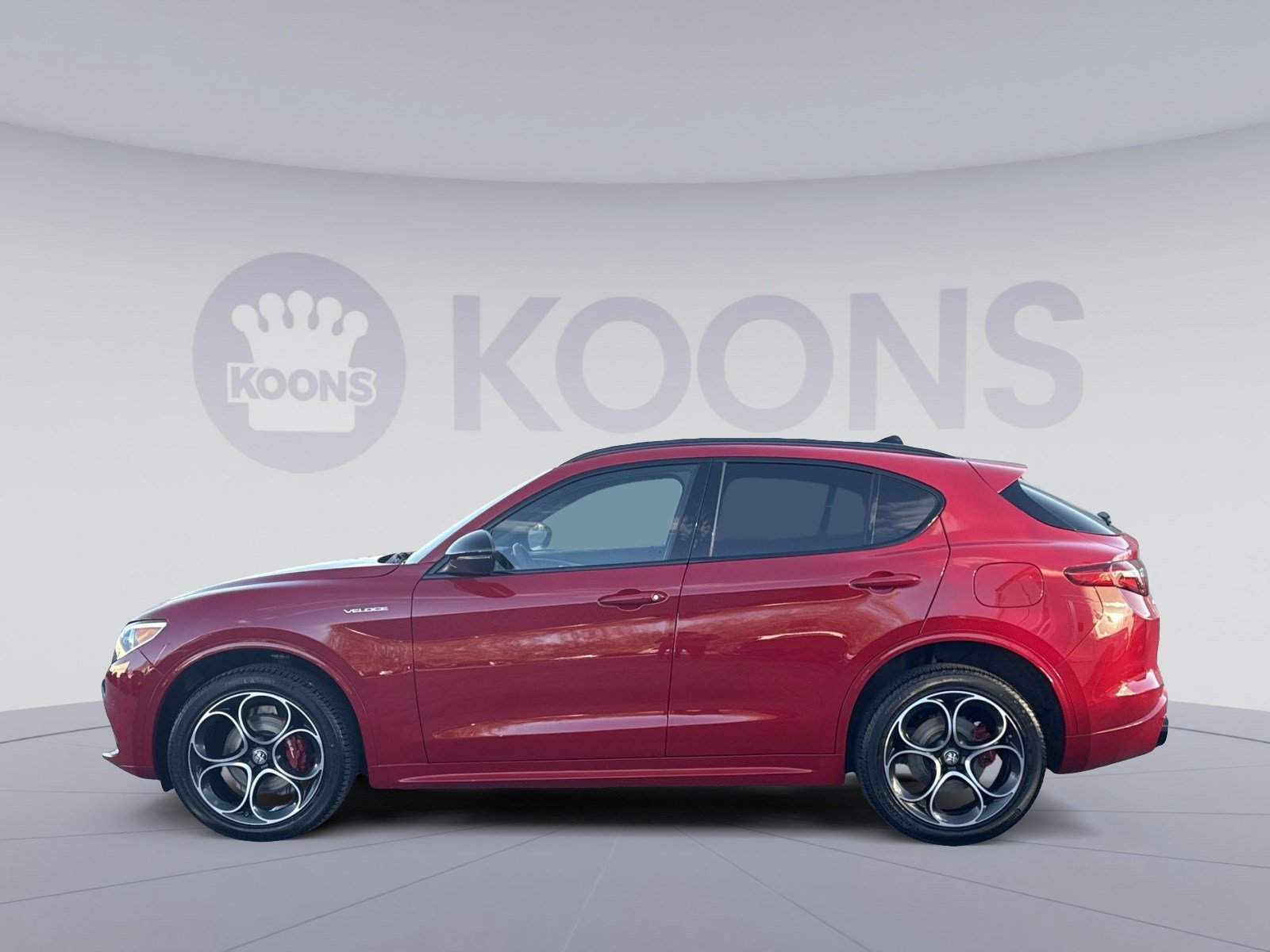 Used 2022 Alfa Romeo Stelvio Veloce image 2