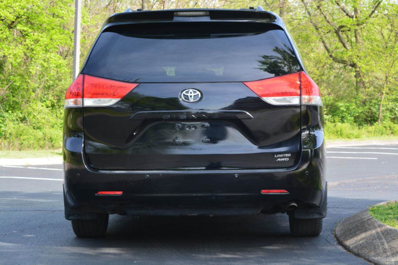 Used 2014 Toyota Sienna XLE w/ Entertainment Package image 6