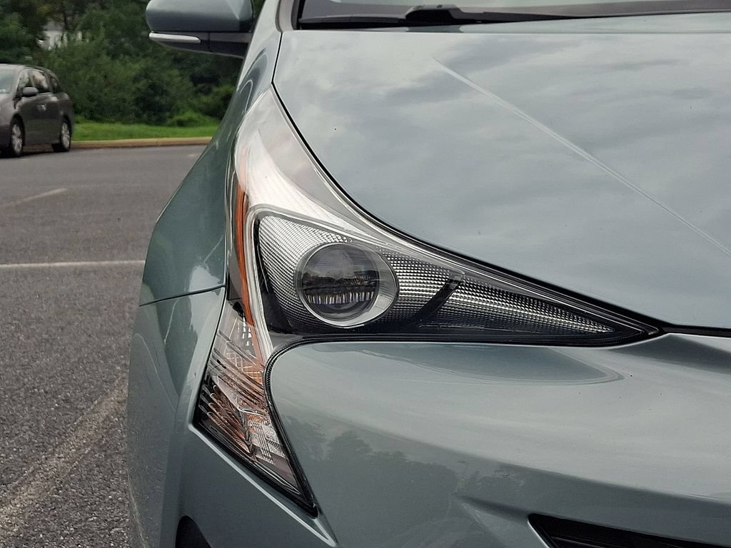 Certified 2018 Toyota Prius Three FWD image 9