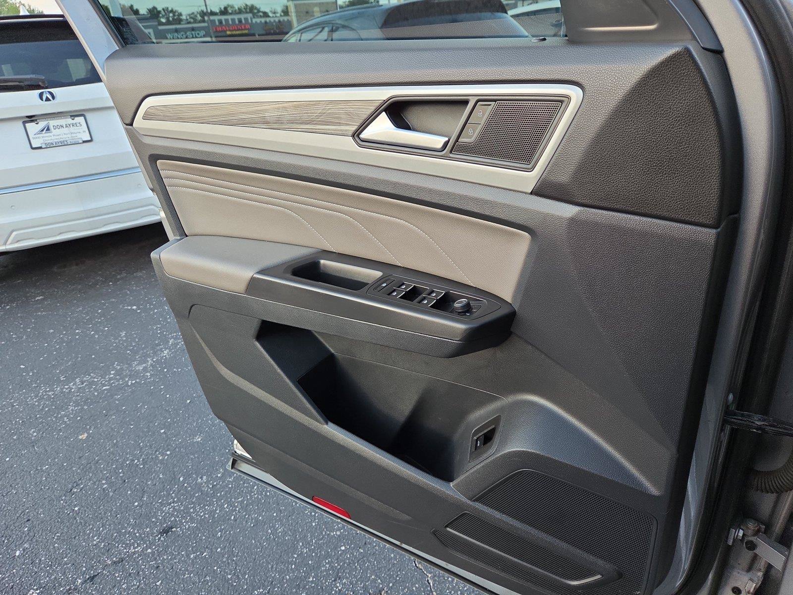 Used 2022 Volkswagen Atlas Cross Sport SE w/ Panoramic Sunroof Package AWD/4WD image 17