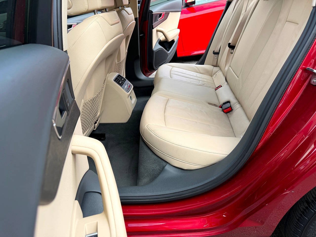 Used 2019 Audi A4 2.0T Premium FWD image 28