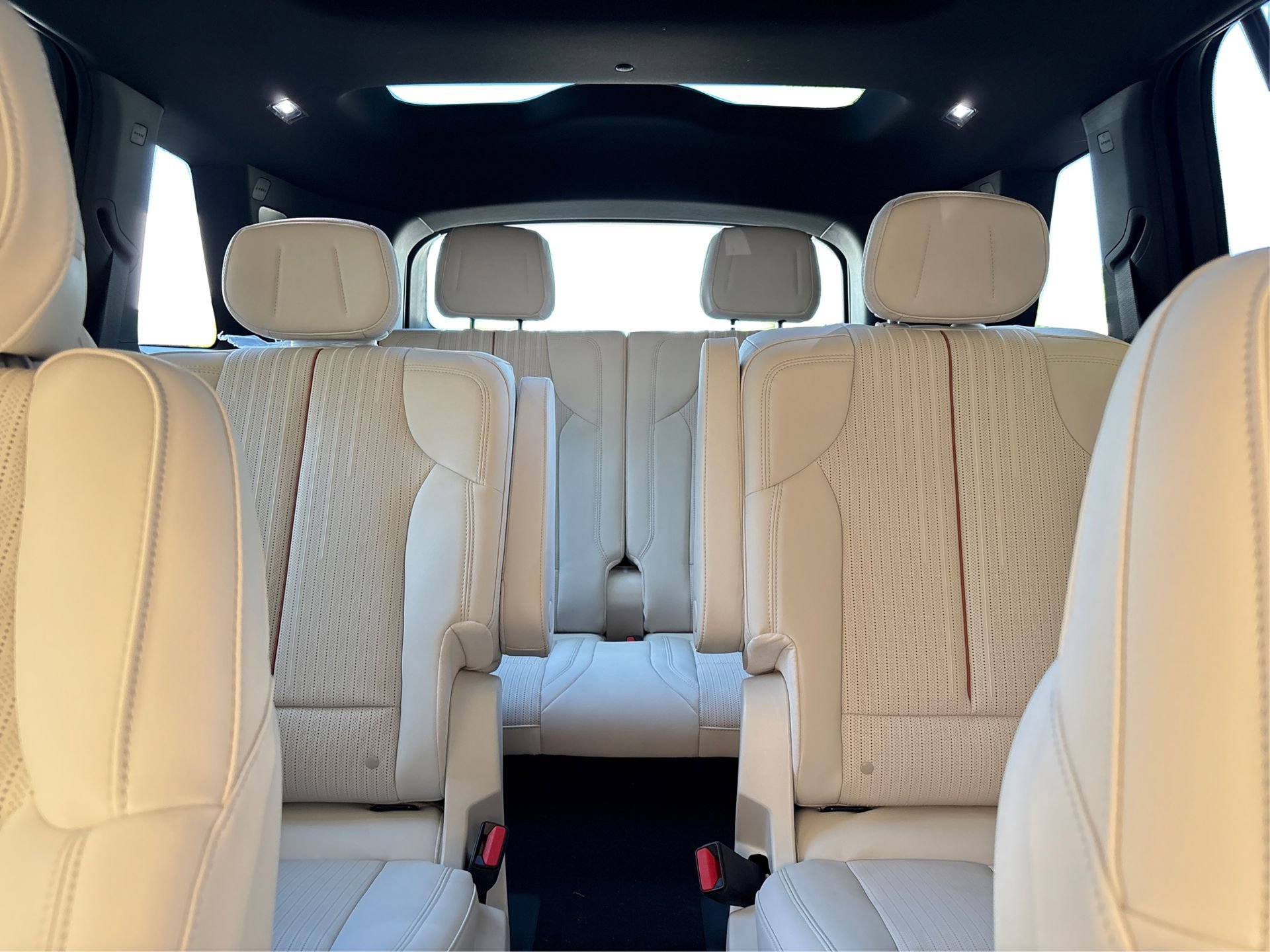 New 2027 Cadillac Vistiq Sport AWD/4WD image 17
