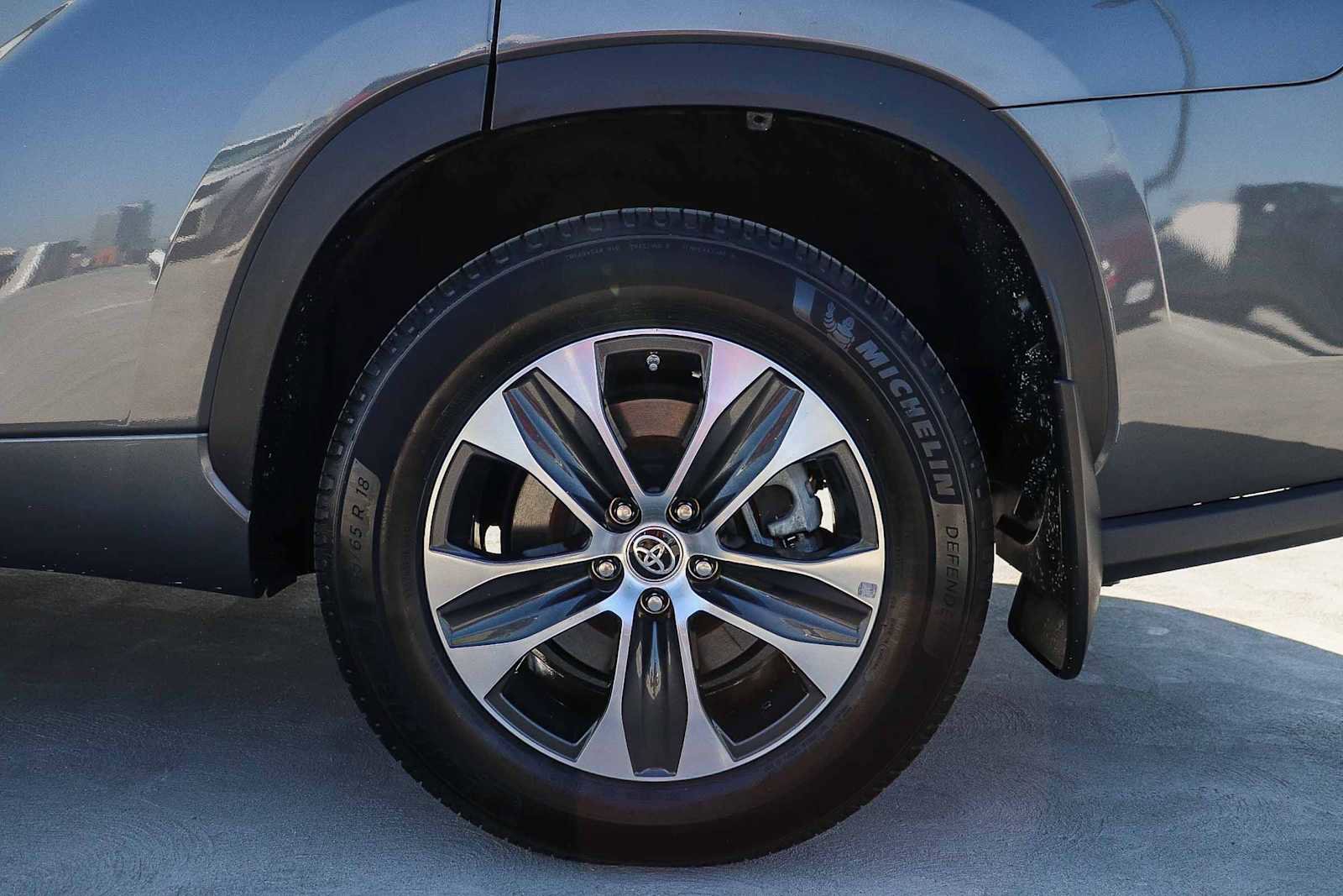 Used 2021 Toyota Highlander XLE image 10