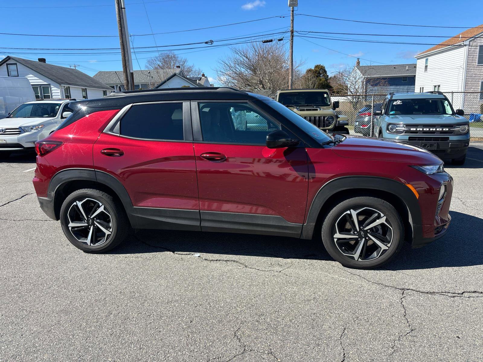 Used 2022 Chevrolet TrailBlazer RS w/ Sun and Liftgate Package FWD image 2