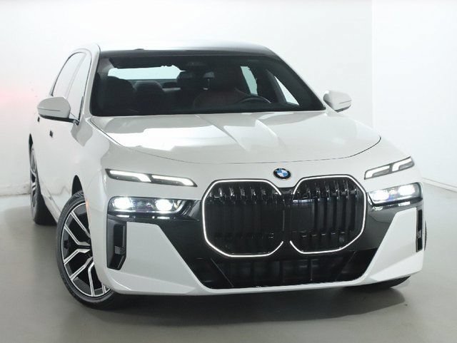 Used 2026 BMW 740i xDrive AWD/4WD image 2