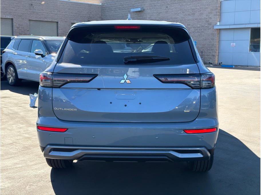 New 2026 Mitsubishi Outlander LE image 6