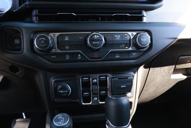 New 2025 Jeep Gladiator Sport image 18