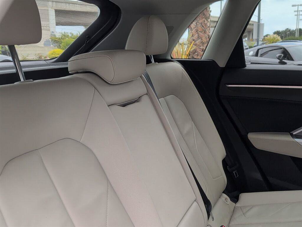 Used 2019 Audi Q3 2.0T Premium AWD/4WD image 15