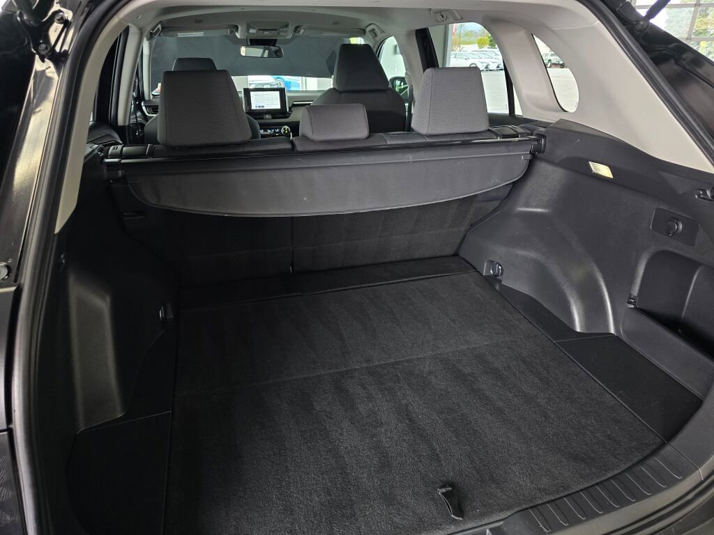 Used 2025 Toyota RAV4 XLE AWD/4WD image 15