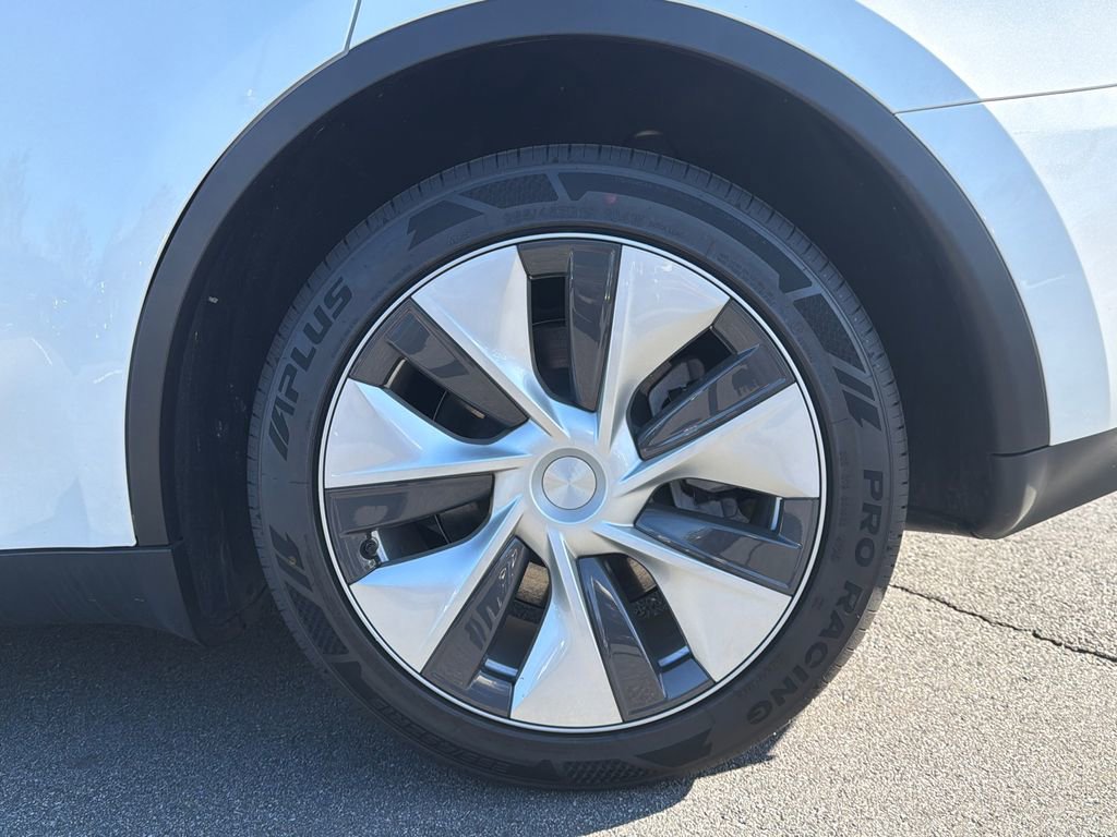 Used 2023 Tesla Model Y Long Range image 21