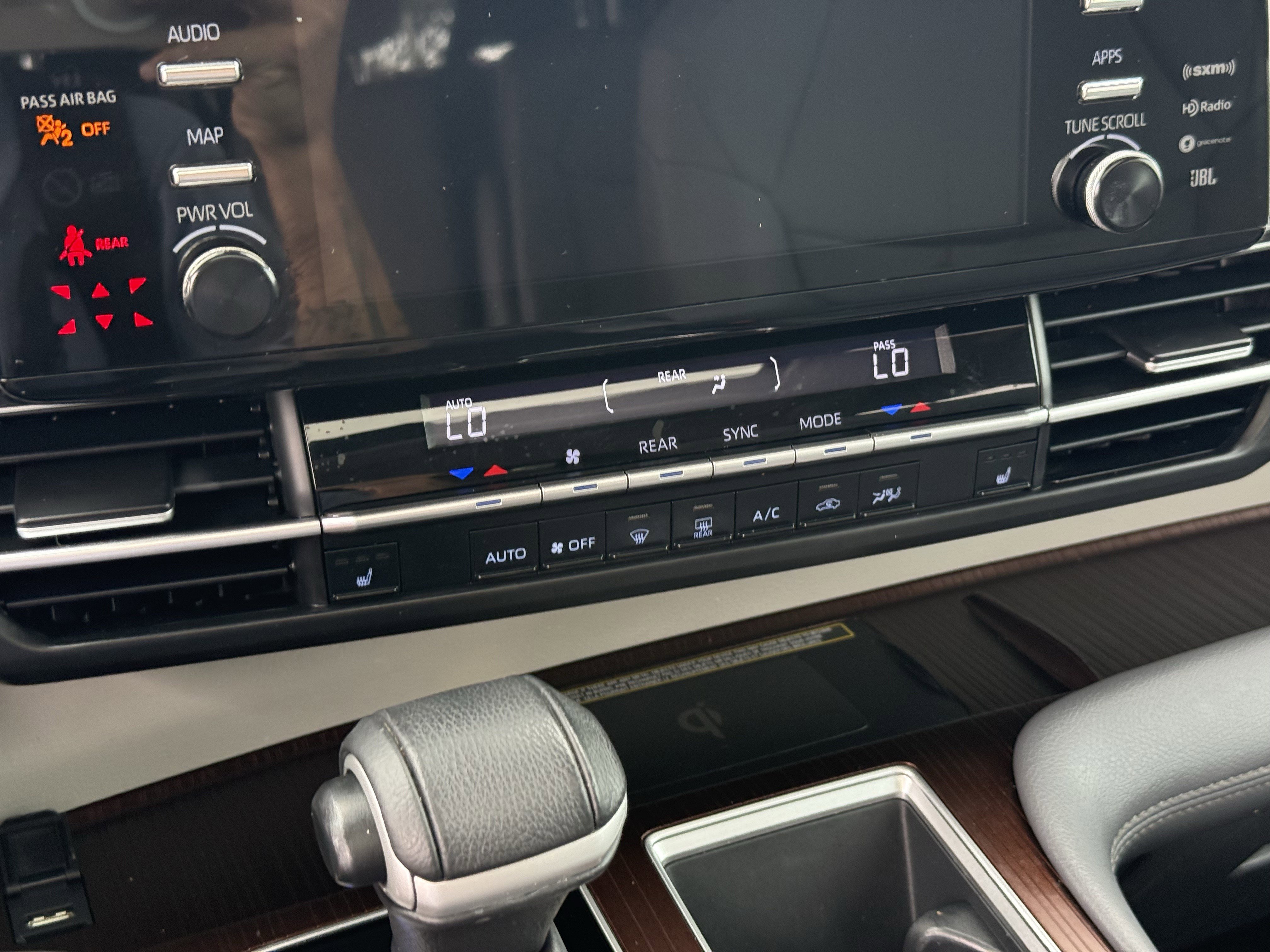 Used 2021 Toyota Sienna XLE w/ XLE Plus Package image 22