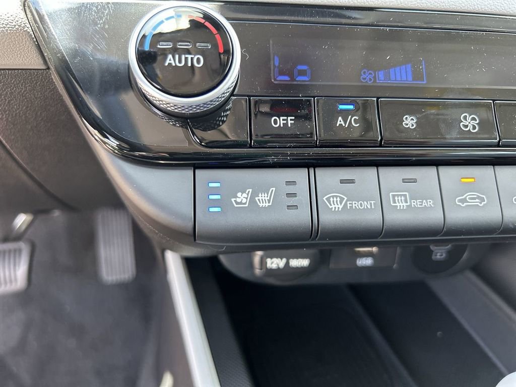 New 2025 Hyundai Elantra Limited image 8
