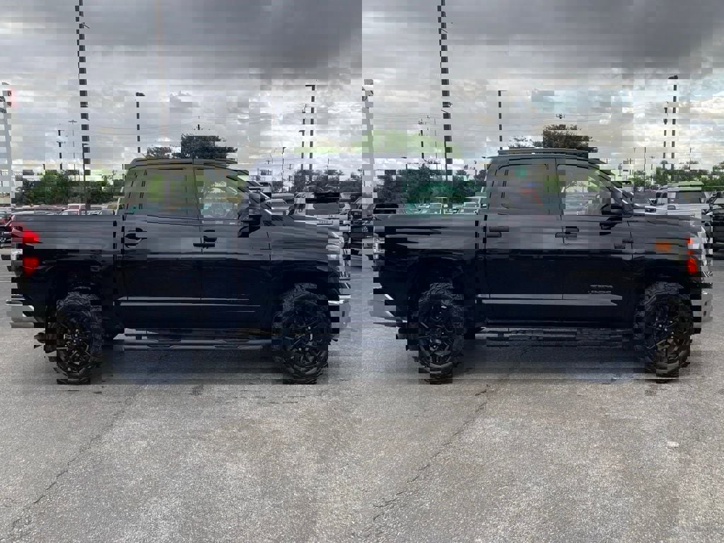 Used 2020 Toyota Tundra SR5 w/ SR5 Upgrade Package image 4