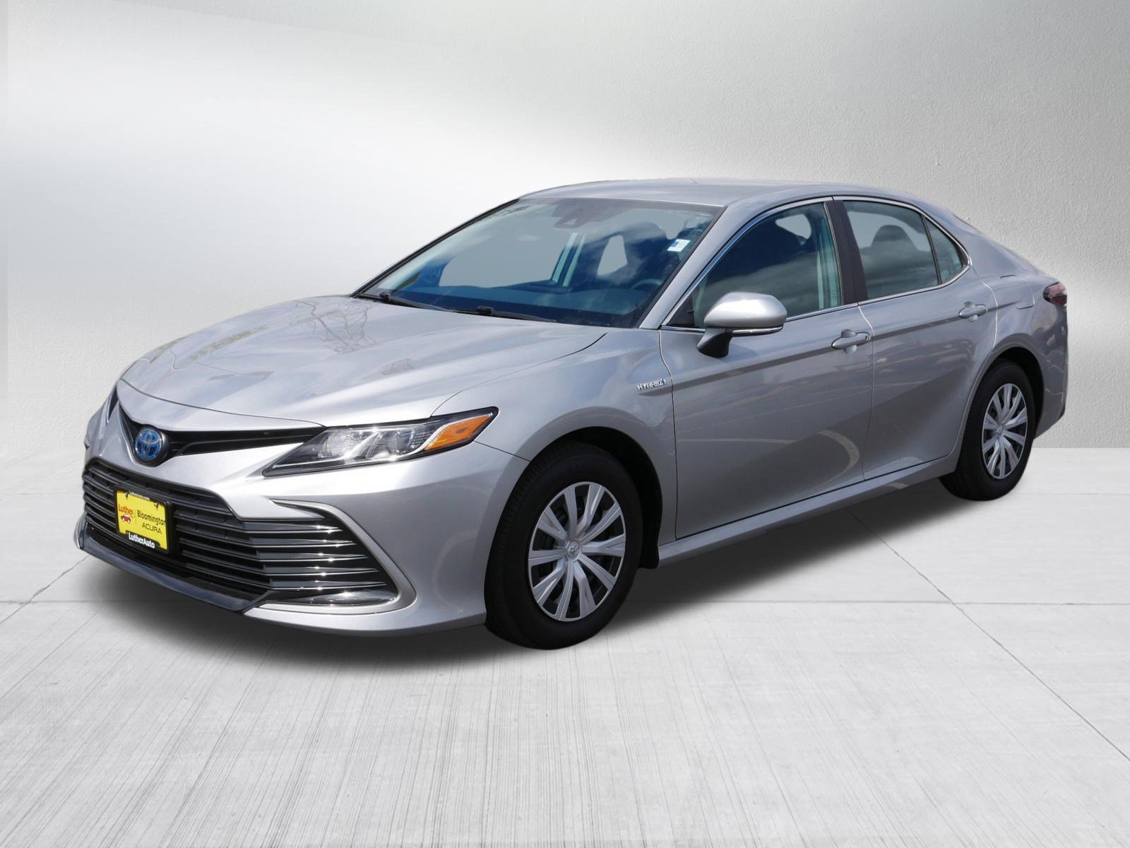 Used 2021 Toyota Camry LE FWD image 3
