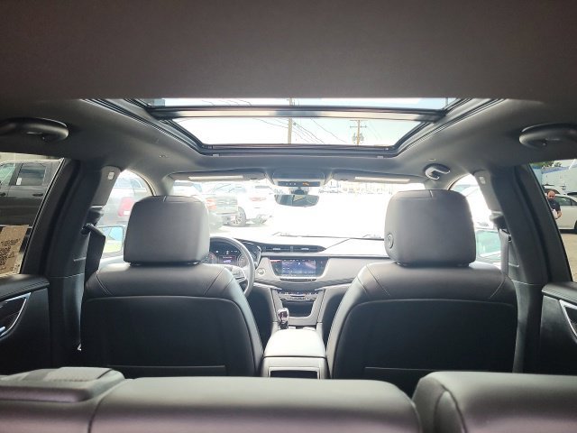 Used 2022 Cadillac XT5 Premium Luxury w/ Technology Package AWD/4WD image 5