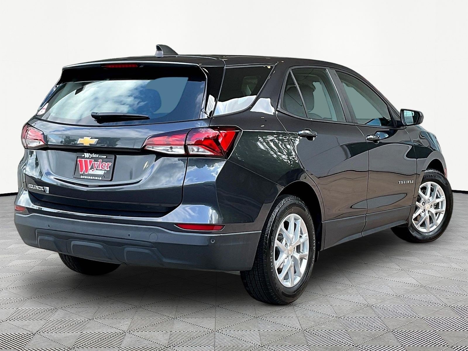 Used 2022 Chevrolet Equinox LS FWD image 6