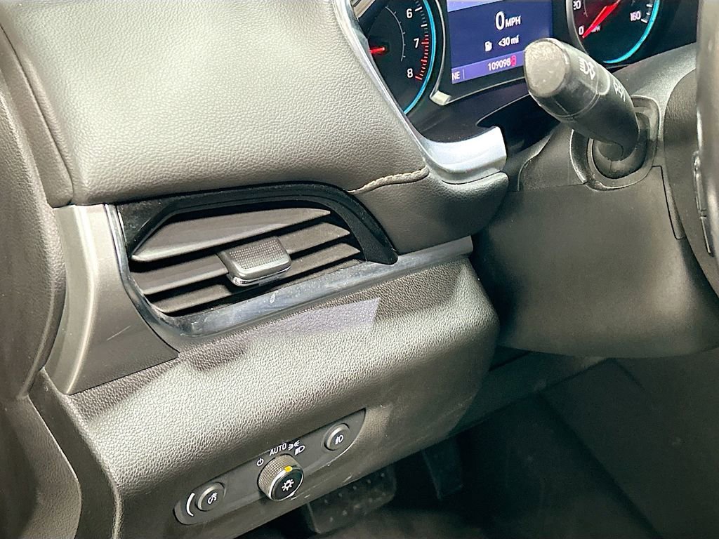 Used 2020 Chevrolet Traverse LT image 10