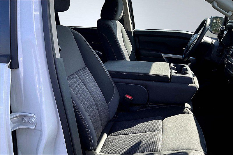 Used 2023 Nissan Titan SV RWD image 8