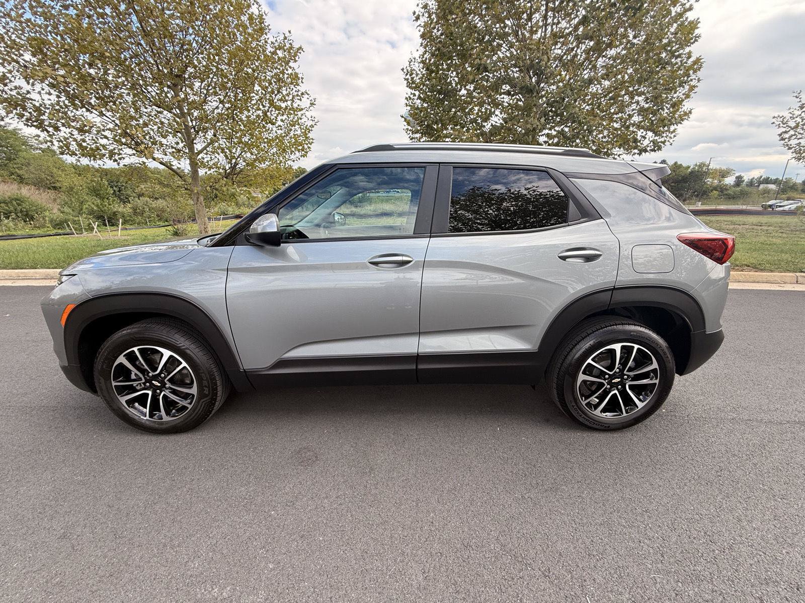 Used 2025 Chevrolet TrailBlazer LT AWD/4WD image 8