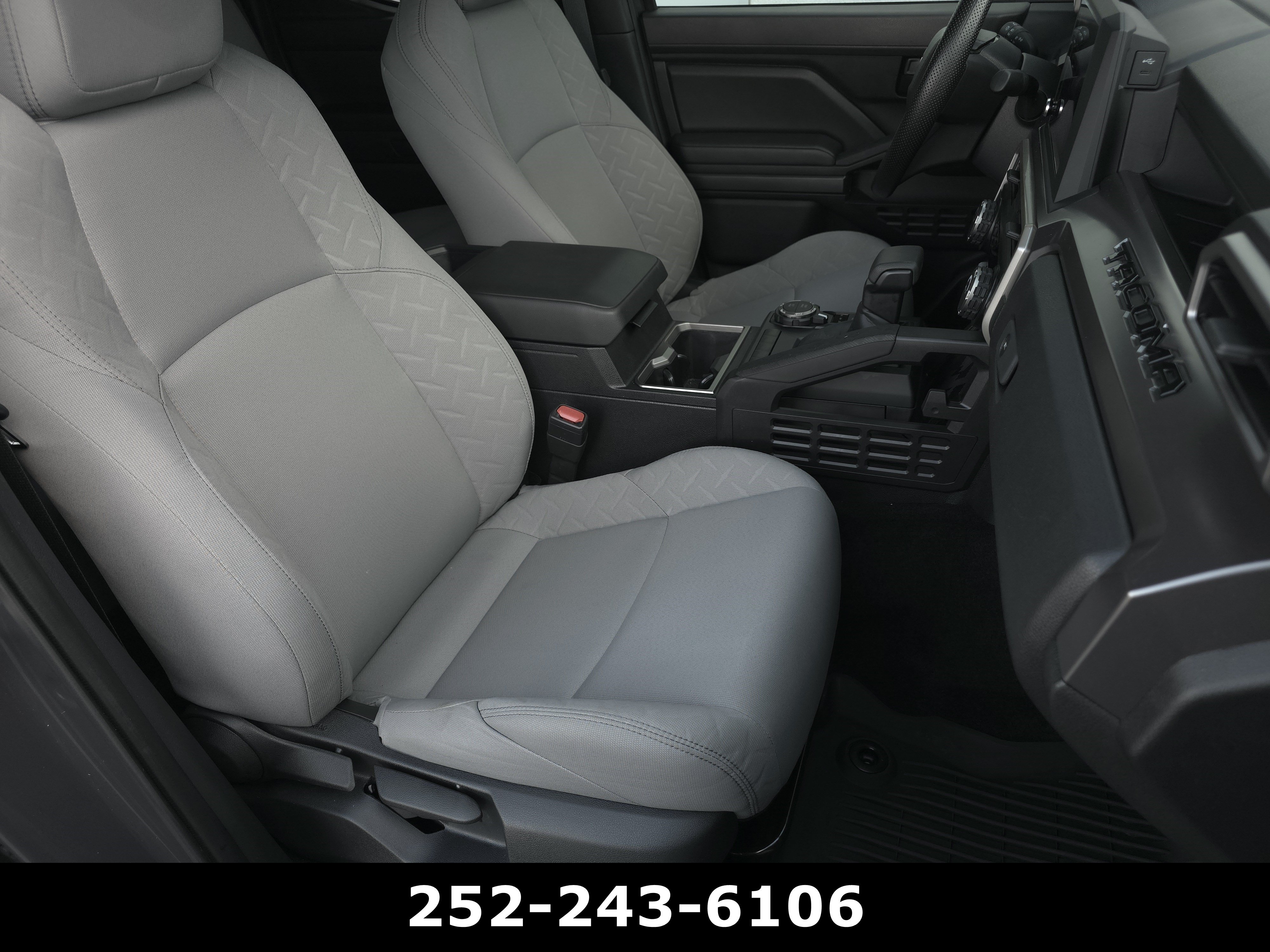 Used 2025 Toyota Tacoma SR5 AWD/4WD image 38