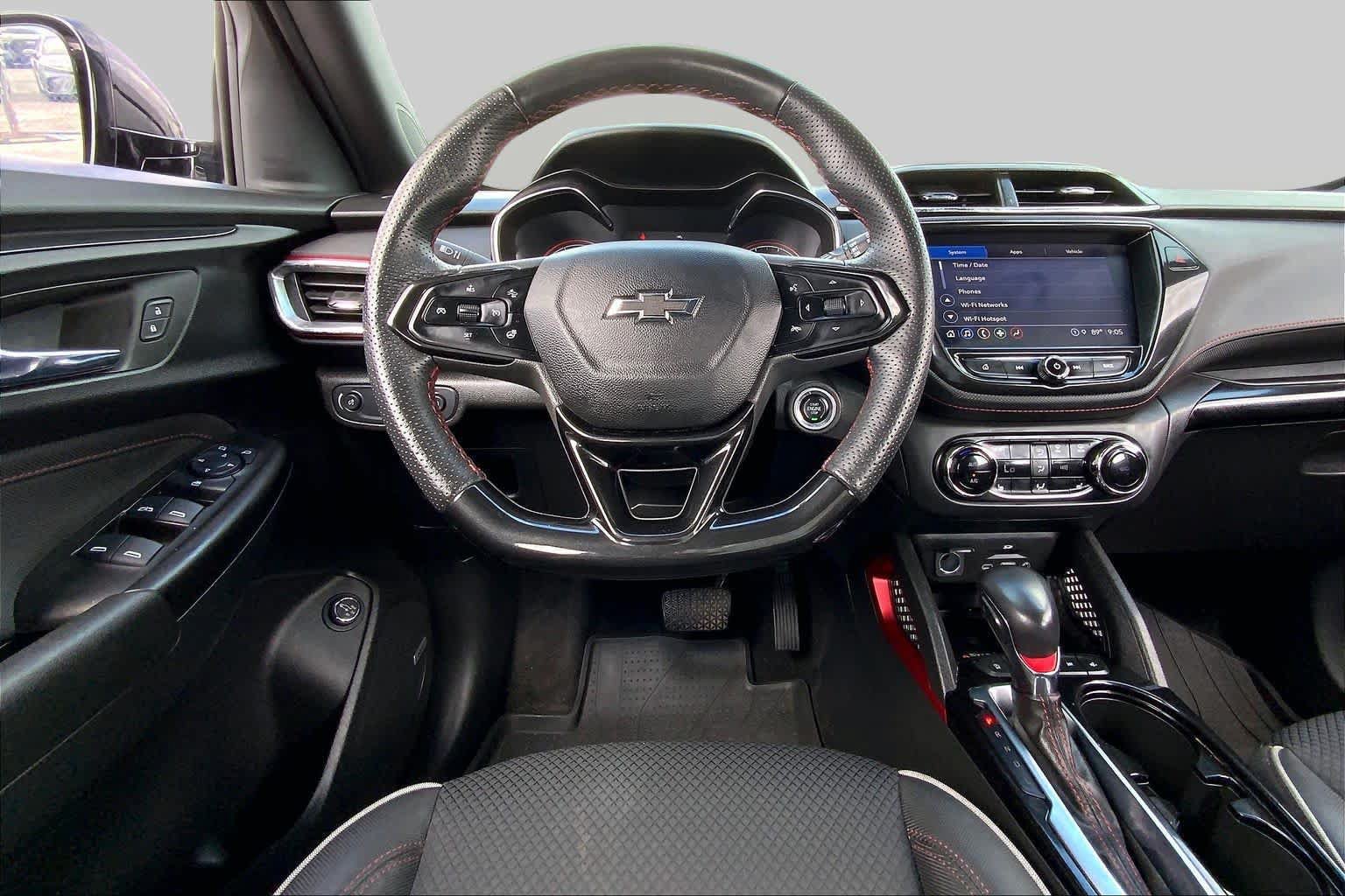 Used 2022 Chevrolet TrailBlazer RS w/ Sun and Liftgate Package FWD image 6