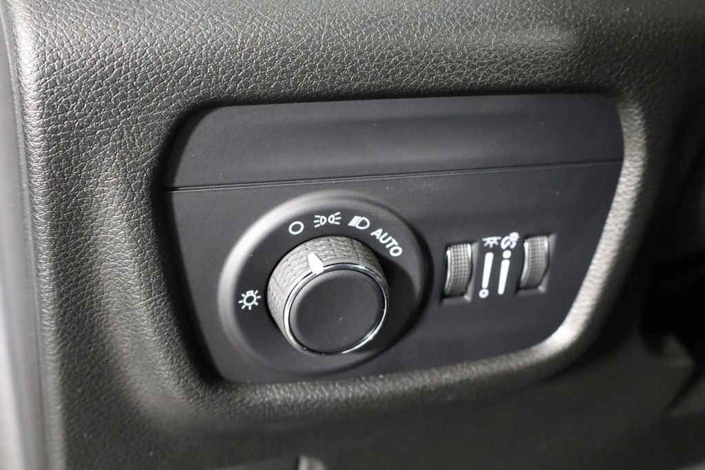 Used 2025 Jeep Grand Cherokee 4WD image 21