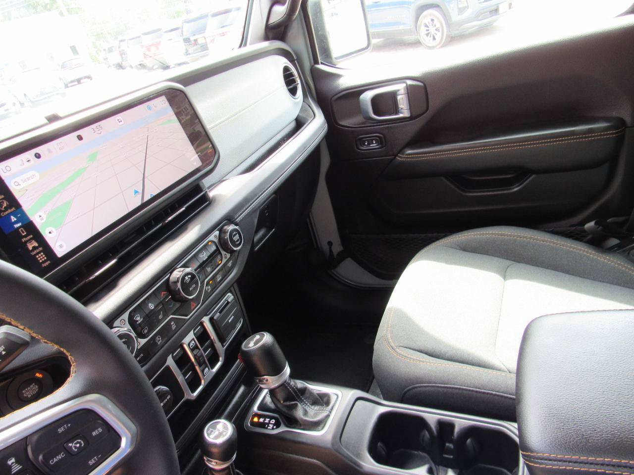 Used 2024 Jeep Wrangler Unlimited Sahara w/ Technology Group AWD/4WD image 29