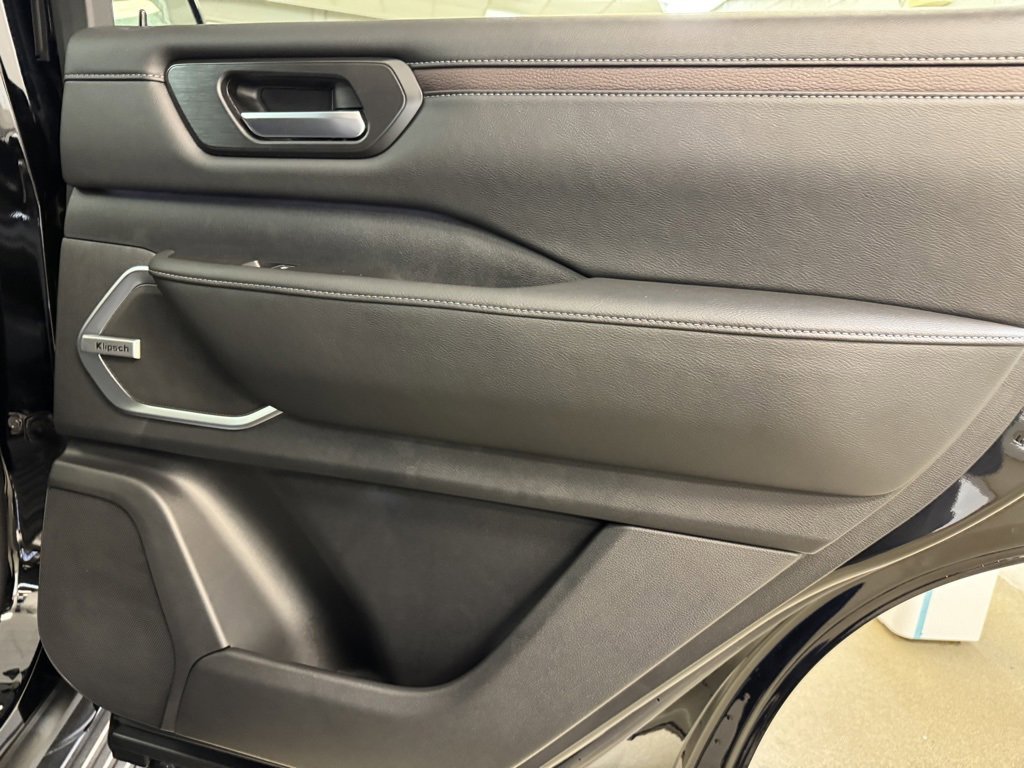 New 2025 Nissan Armada Platinum Reserve image 27