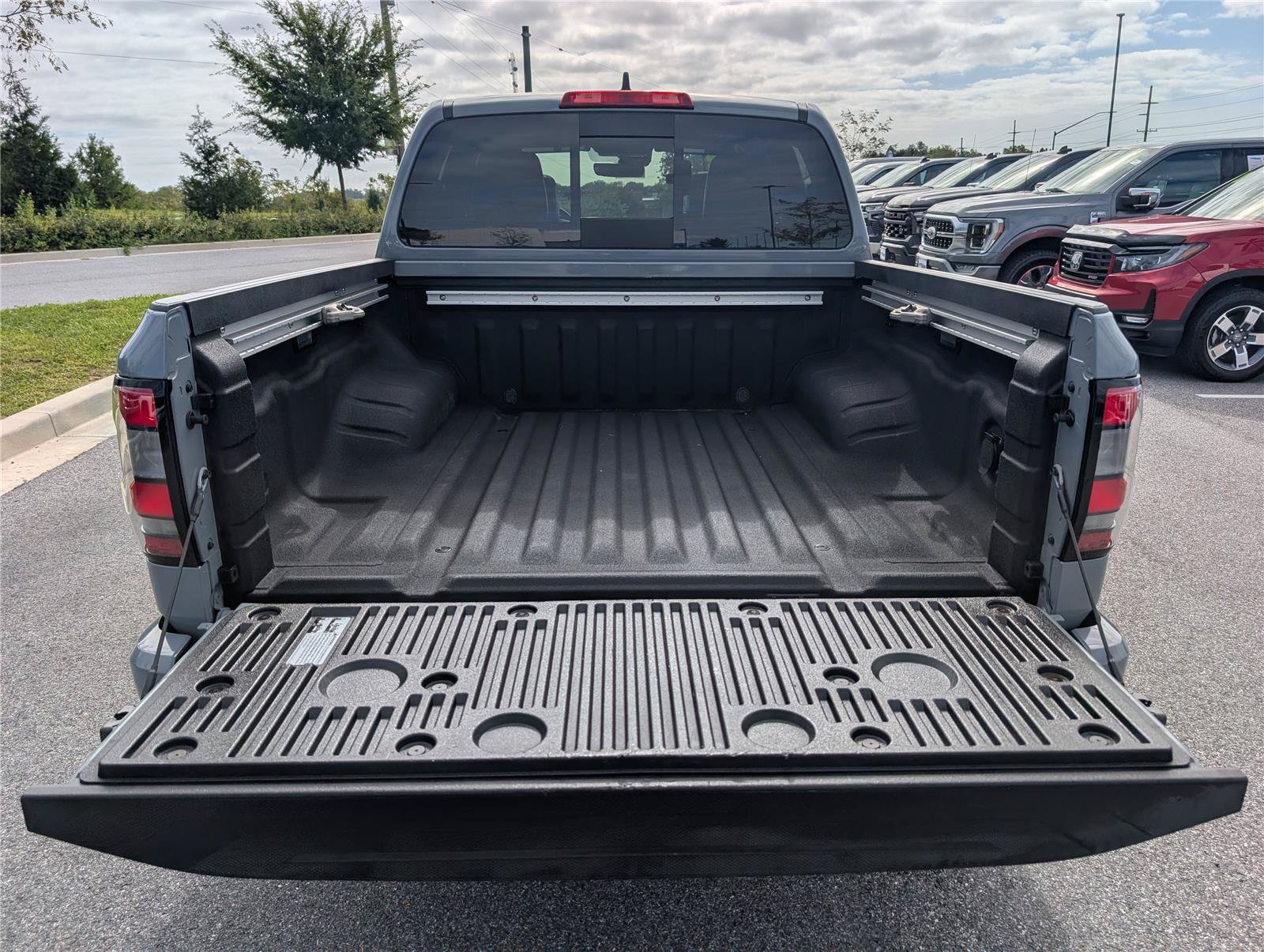 Used 2023 Nissan Frontier PRO-4X w/ Pro-4X Premium Package AWD/4WD image 14
