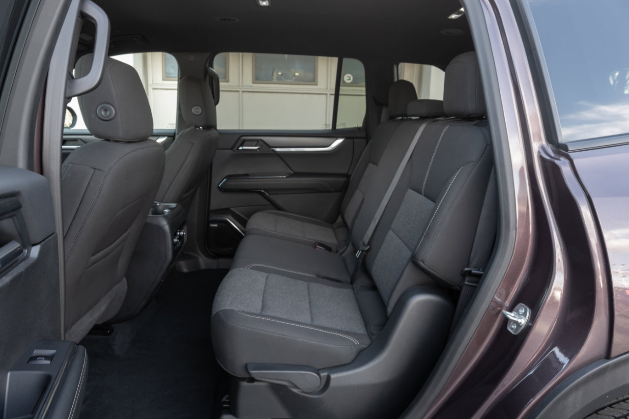 Used 2025 GMC Acadia Elevation image 22