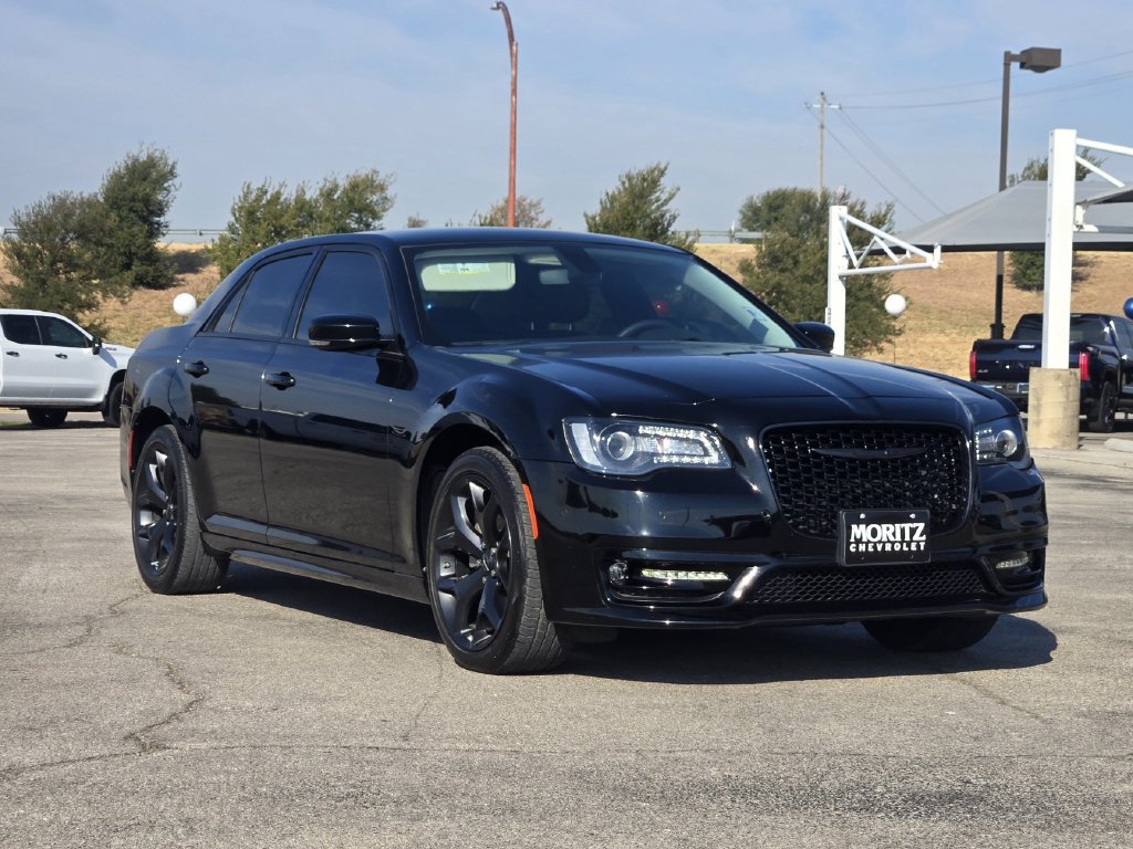 Used 2023 Chrysler 300 Touring L RWD image 3