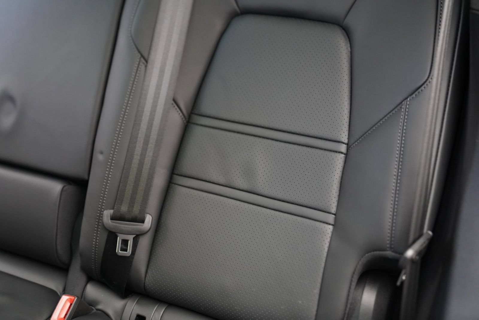 Used 2025 Porsche Cayenne GTS AWD/4WD image 24